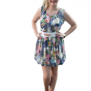 Rochie tinereasca , cu insertii de dantela alba, decoltata in v