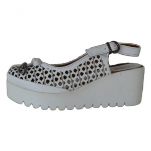 Sanda trendy de culoare alba, talpa ortopedica, inaltime medie