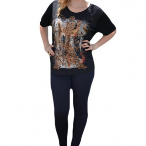 Tricou modern cu imprimeu de mari dimensiuni pe fond negru
