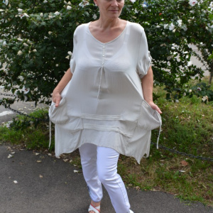 Bluza casual ,asimetrica, cu design de buzunare nuanta de bej
