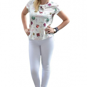 Bluza de vara cu design original, fond alb imprimeu multicolor