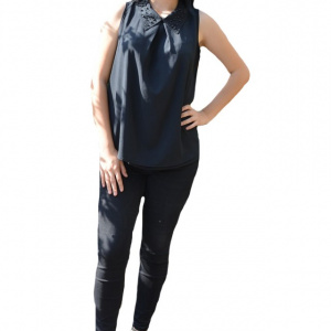 Bluza rafinata, culoare neagra, cu guler mic decorat cu margele
