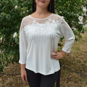 Bluza trendy cu maneca trei-sferturi si decolteu rotund, alba