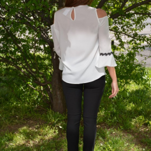Bluza trendy de ocazie, model tineresc cu design negru pe fond alb