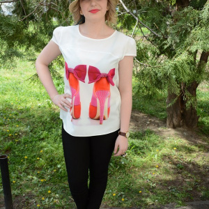 Bluze cu maneca scurte, casual, in nuante albe-rosii