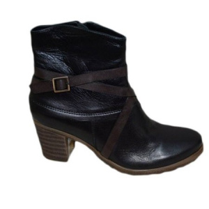 Botina tinereasca cu toc gros, varf rotund, culoare neagra