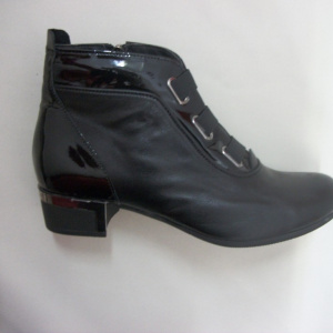 Cizma clasica, neagra, cu pandativ argintiu BO-2329-CL
