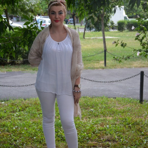 Esarfa mare cu aspect rafinat, broderie cu flori, culoare bej fin