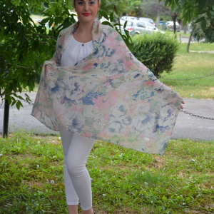 Esarfa moale, fina, culoare albastru-roz, cu imprimeu floral