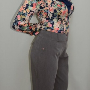 Pantalon in nuanta de maro deschis, buzunare apretate atasate