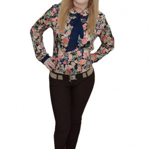 Pantalon tineresc, cu insertii de cusaturi, croiala moderna, nuanta maro
