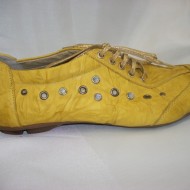 Pantof rafinat de culoare galbena, cu design de cristale mari