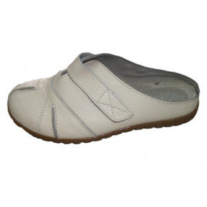 Papuc inchis in fata, din piele naturala, cu design format din cusaturi