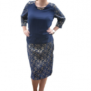 Rochie casual de culoare bleumarin cu imprimeu abstract auriu