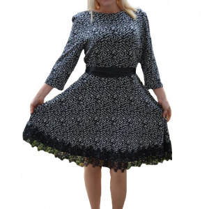 Rochie casual-elegant cu design bicolor si insertie de dantela lata