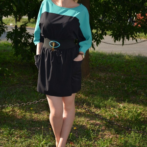 Rochie de lungime mini, de culoare negru-verde