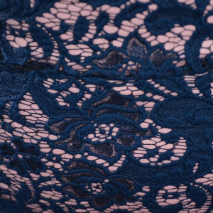 Rochie de nunta cu trena, dantela bleumarin pe fond plamaniu