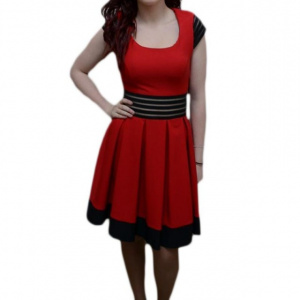 Rochie fashion, nuanta de rosu-negru, design dungat in talie