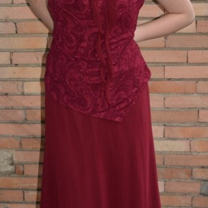 Rochie lunga de seara cu aspect de costum de nuanta marsala