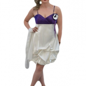 Rochie rafinata, din saten de culoare alba, scurta