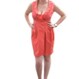 Rochie scurta, de culoare corai, cu model petrecut si cordon