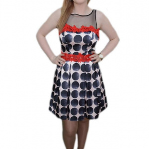 Rochie tinereasca, nuanta de negru-rosu, evazata