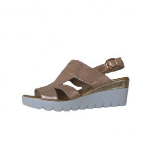 Sanda trendy de culoare aurie, cu talpa plina si barete multiple