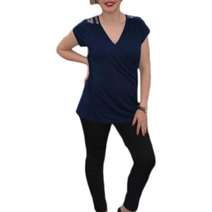 Tricouri casual, decolteu pronuntat, in nuante de bleumarin, rosii