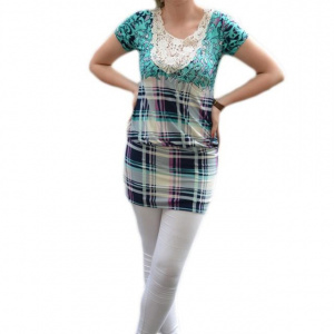 Bluza trendy cu dantela, elastic in talie si imprimeu turcoaz