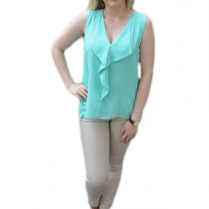 Bluza turcoaz, cu design de rever in fata si dantela in spate