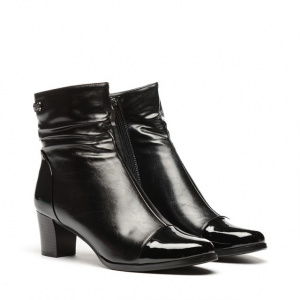 Botina de toamna-iarna, de culoare neagra, cu model fronsat