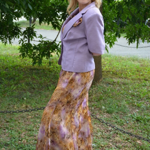 Costum elegant , in nuante mov-bej, sacou din saten