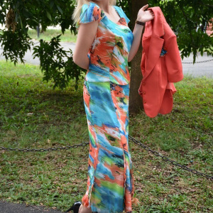 Costum rafinat , corai-albastru, cu imprimeu floral