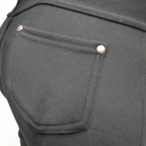 Pantalon negru cu croi tip pana si usor imblanit, ideal de iarna