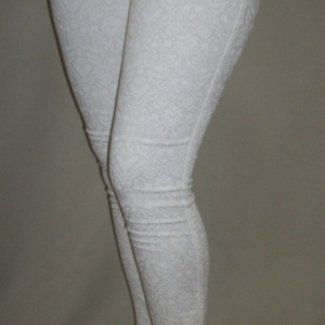 Pantaloni casual, multati, moderni, in nuante albe