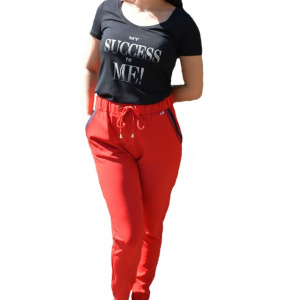 Pantaloni lejeri lungi,model cu strasuri la buzunar,nuanta de rosu