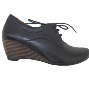 Pantof de toamna, neagra, cu talpa tip pana de inaltime medie