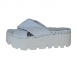 Papuc de dama, din piele alba, design de barete petrecute