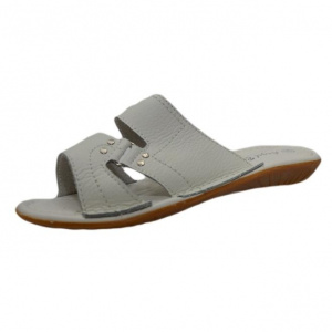 Papuc practic, de culoare alba, din piele naturala, cu talpa plata