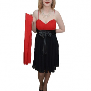 Rochie cu breretele rafinate, nuanta de rosu, fundita fashion