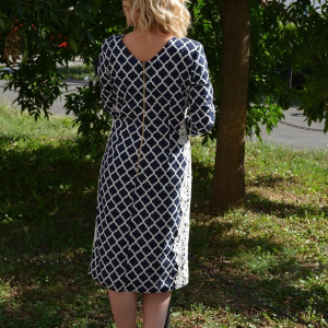Rochie feminina, bleumarin-alb si inserti de dantela