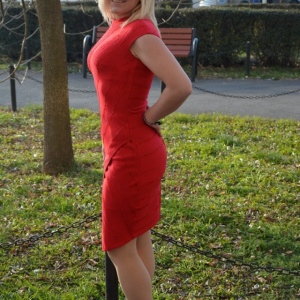 Rochie feminina, chic, croiala cambrata pe silueta, culoare rosie