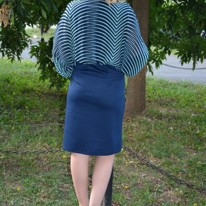 Rochie moderna, cu fusta mulata, iar partea de sus vaporoasa