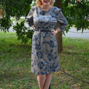 Rochie moderna, de culoare bleumarin, cu o curea