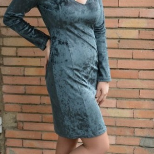 Rochie moderna de toamna-iarmna, verde, decupaj deosebit la bust