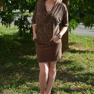 Rochie moderna, guler cazut, de culoare maro