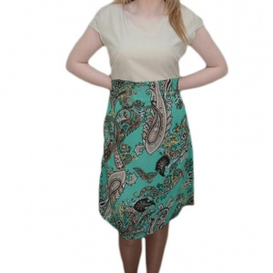 Rochie rafinata, cu model in partea de jos, cea de sus simpla