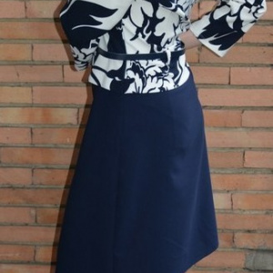 Rochie rafinata tip costum cu peplum, bleumarin combinat cu alb