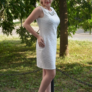Rochie tinereasca din material cu imprimeu in tesatura, alba