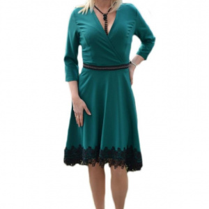 Rochie verde de ocazie cu insertie de dantela neagra, decolteu V